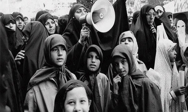 نقش مادران شهدا در تداوم مبارزات انقلابی ملت ایران / تجلیل امام خمینی از استقامت و ایستادگی مادران شهدا