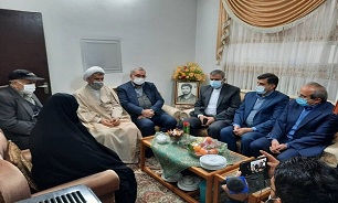 دیدار وزیر بهداشت از ۲ خانواده شهید شهرستان «سیاهکل»