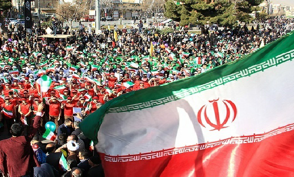 نقش مردم در پیروزی انقلاب اسلامی و تداوم آن