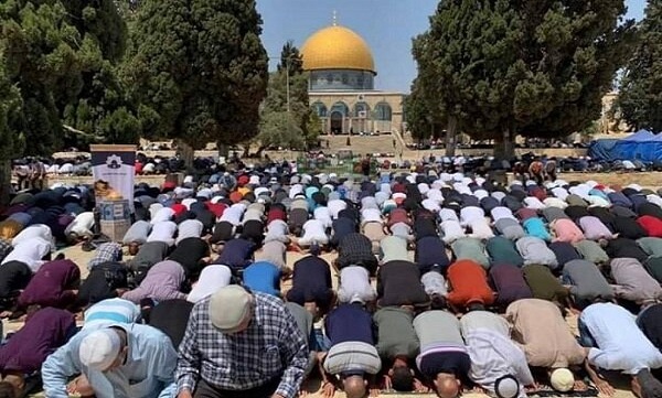 ۵۰ هزار فلسطینی با حضور در مسجدالاقصی نماز جمعه را اقامه کردند