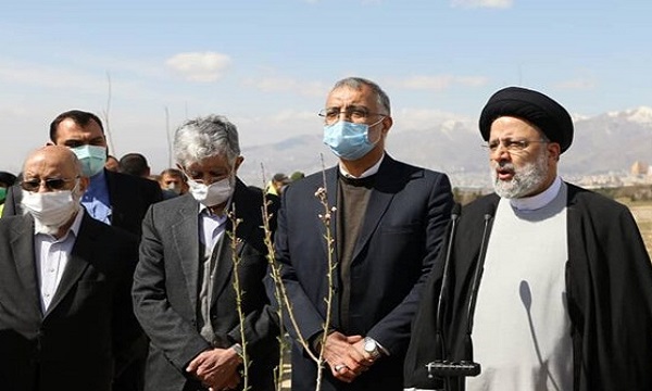 شهردار تهران و رئیس‌جمهور به مناسبت روز درختکاری نهال‌ کاشتند