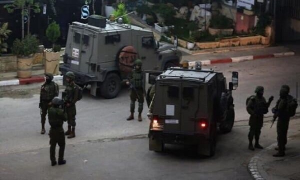 صهیونیست‌ها با یورش به کرانه باختری ۶ فلسطینی را بازداشت کردند