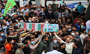 استقبال اهالی پایتخت دفاع مقدس از پیکر شهید مدافع حرم «احسان کربلایی پور»