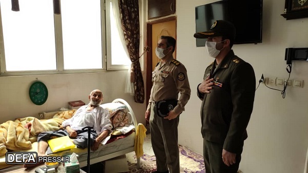 دیدار رییس ستاد کنگره شهدای قم با خانواده‌های سه شهید نیروی زمینی ارتش+تصاویر