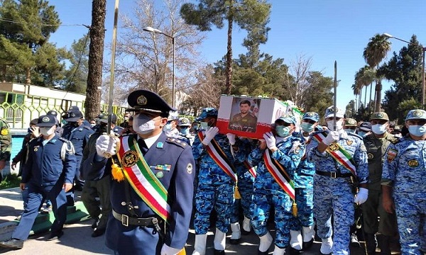 پیکر شهید خلبان صادق فلاحی در شیراز تشییع شد