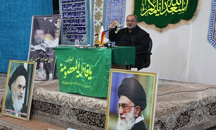 مراسم گرامیداشت سالگرد شهدای عملیات والفجر ۸ در قم//// سلام لطفا در تیتر 508184 کلمه شاعر را به شاعره تغییر بدهید. ممنون