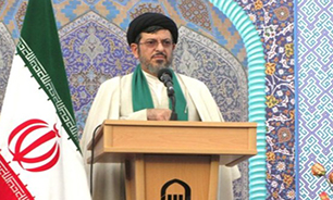 باید در مقابل جنگ اقتصادی و رسانه ای دشمن، آرایش جنگی بگیریم