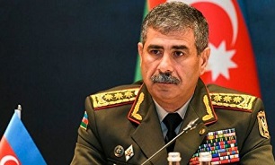 وزیر دفاع آذربایجان به سرلشکر باقری و امیر آشتیانی تسلیت گفت