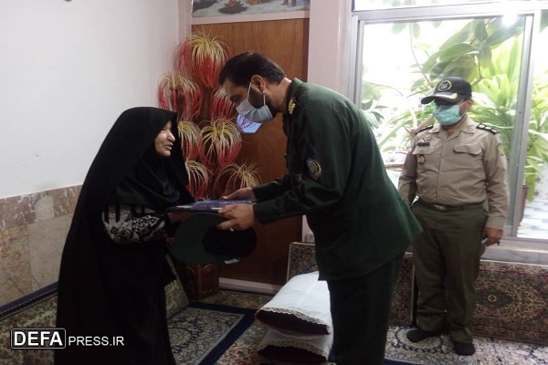 مدیرکل حفظ آثار کرمان با مادر شهید «غلام عباس جعفری» دیدار کرد