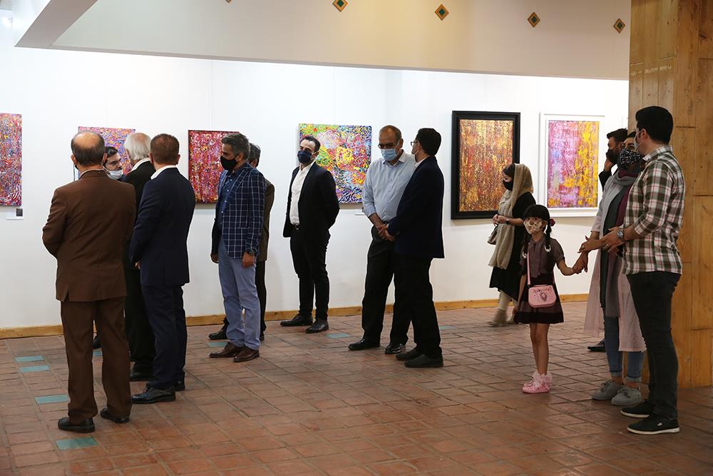 افتتاح نخستین نمایشگاه حضوری هنرهای تجسمی با عنوان «بهارنگ»