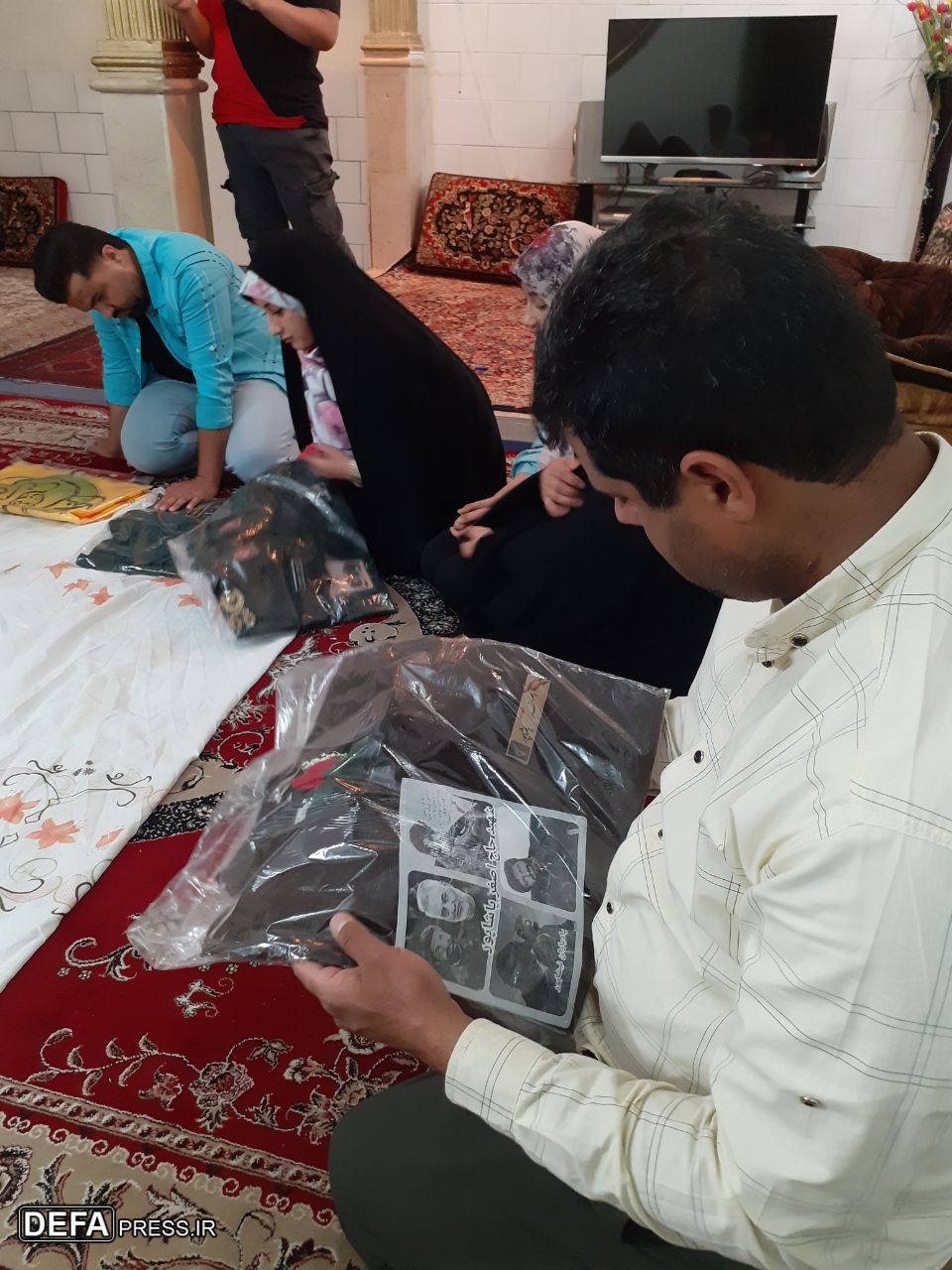 دیدار مسئولان موسسه «یاد یاران» با خانواده شهدای کرمانی در دفاع مقدس و نبرد سوریه