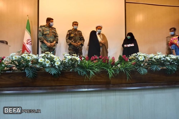 بازدید تعدادی از دختران پرسنل ارتش از موزه دفاع مقدس کرمان