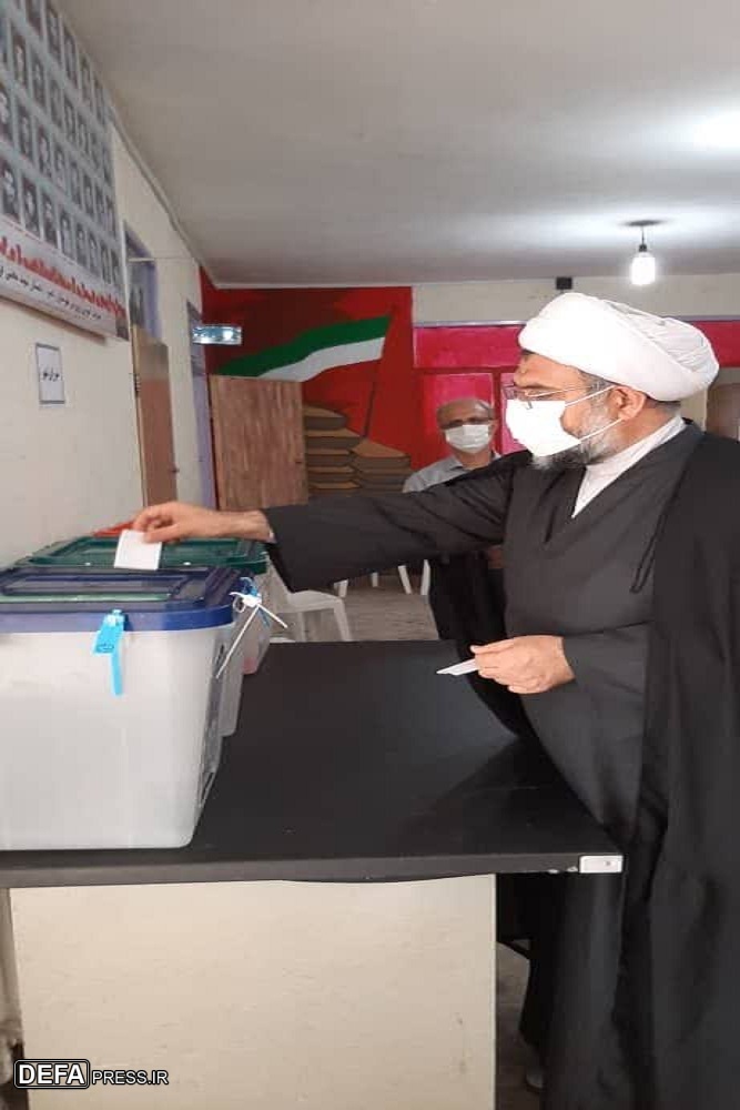امروز مردم به نیابت از حاج قاسم و شهدای مدافع حرم پای صندوق رای حضور پیدا می‌کنند