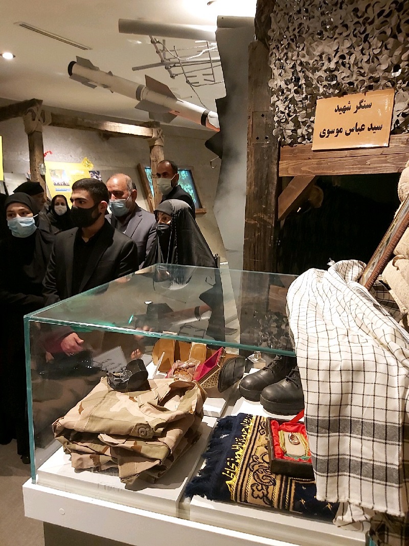 اهدای بخشی از وسایل شهید بدرالدین به موزه انقلاب اسلامی و دفاع مقدس توسط همسر شهید + تصویر
