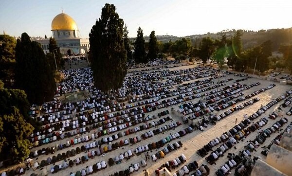 هزاران فلسطینی در مسجدالاقصی اقامه نماز کردند