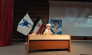 حضور در انتخابات پیام اقتدار و مقاومت ایران را به رخ جهانیان می کشاند