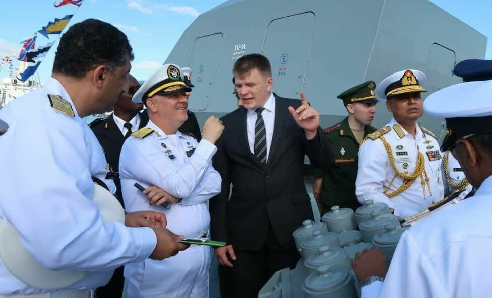 حضور فرمانده نیروی دریایی ایران در رژه دریایی ارتش روسیه