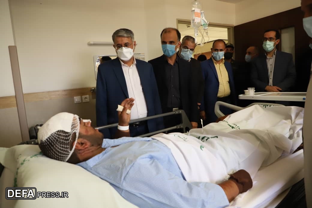 پیگیری وضعیت حادثه دیدگان اتوبوس سرباز معلمان در یزد