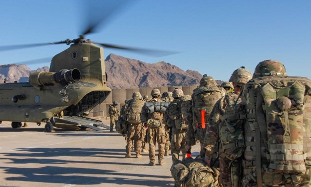 مشاور اشرف غنی: آمریکایی‌ها به شکست خود در افغانستان اعتراف کردند