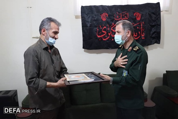 قدردانی فرمانده سپاه کربلای مازندران از آزاده هشت سال دفاع مقدس + تصاویر