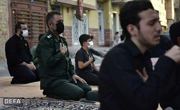 محفل روضه بزمی کاروان ایثار قم در مجاور منزل شهید مختاری+ تصاویر