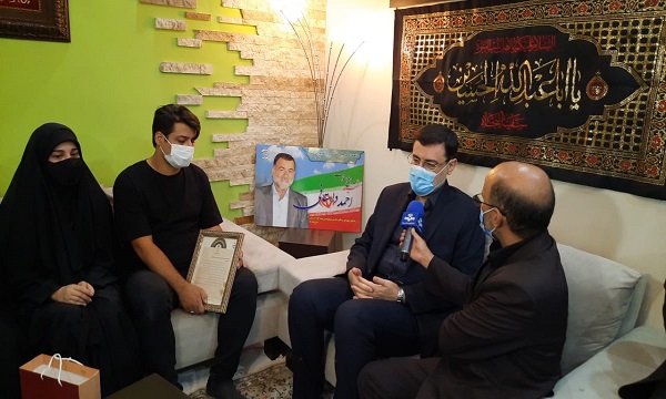 دیدار رئیس بنیاد شهید با خانواده شهید مدافع سلامت «احمد داستانی»