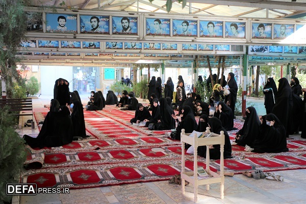 برپایی محفل دعای ندبه به یاد شهید مدافع سلامت در قم+ تصاویر