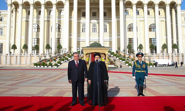 استقبال رسمی رئیس جمهور تاجیکستان از حجت‌الاسلام رئیسی