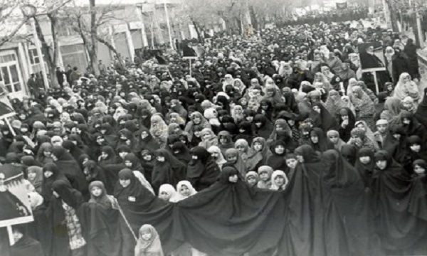 اولین تظاهرات مستقل زنان زنجانی علیه رژیم پهلوی/ گزارش مطبوعات از راهپیمایی بانوان چادری