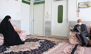 دیدار مدیر کل آموزش و پرورش یزد با خانواده شهید «حسن یاوری»