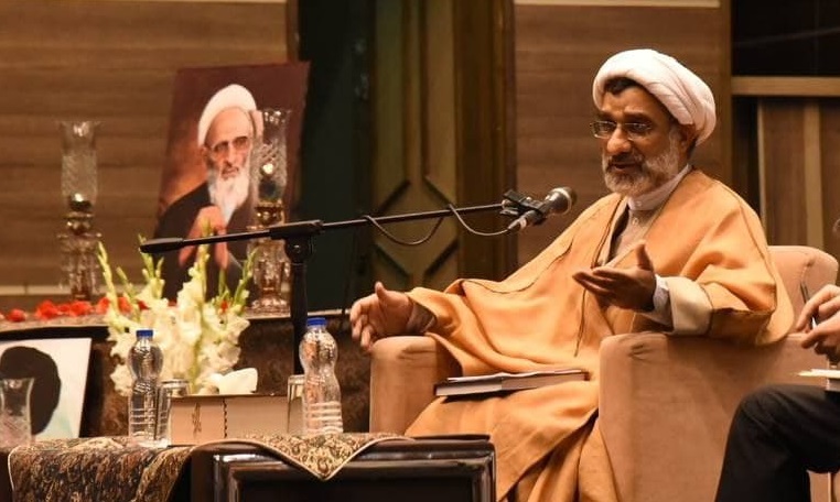 «همراهی با انقلاب اسلامی و تجلیل از امام خامنه‌ای» از ویژگی‌های علامه آملی بود