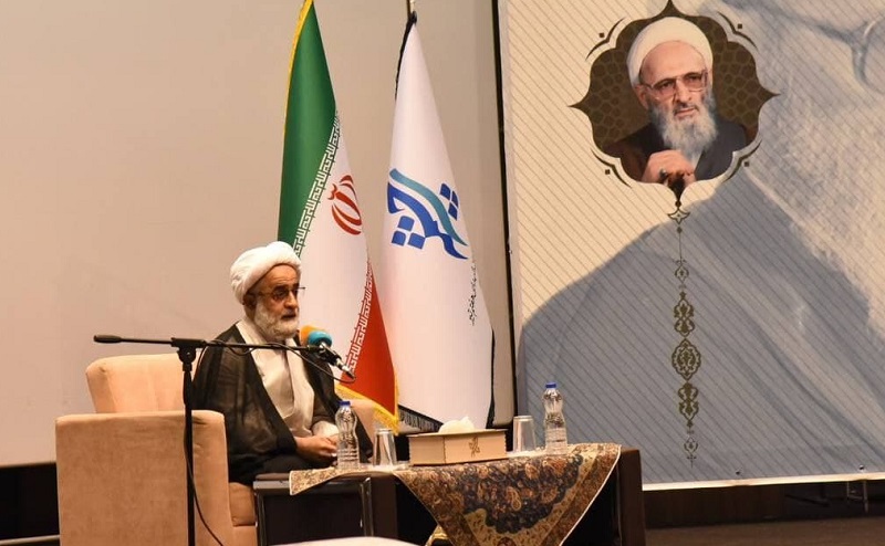 «همراهی با انقلاب اسلامی و تجلیل از امام خامنه‌ای» از ویژگی‌های علامه آملی بود