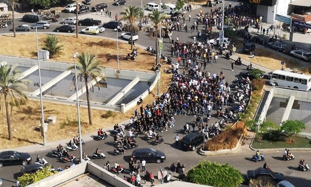 تظاهرات لبنانی‌ها در اعتراض به سیاسی شدن تحقیقات درباره انفجار بیروت/ تیراندازی به سمت‌ تظاهرات‌کنندگان