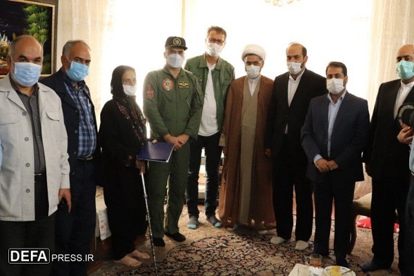 دیدار فرمانده پایگاه شهید حبیبی نهاجا با خانواده شهید خلبان «محمدی» + تصاویر