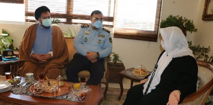 فرمانده نیروی هوایی ارتش با خانواده شهیدان فکوری و حبیبی زهام دیدار کرد