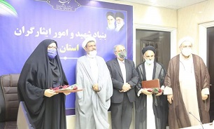 تجلیل از دو نخبه شاهد و ایثارگر در قم