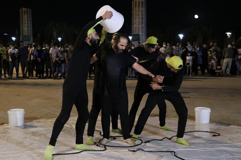 استقبال  گسترده شهروندان تهرانی از یاداوره نمایشی «راویان فتح»