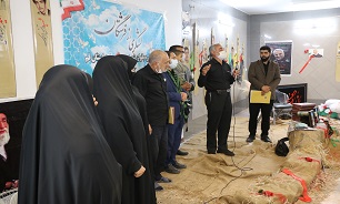 تجلیل از خانواده بانوان شهیده محلات قم در دومین یادواره «لشکری از فرشتگان»