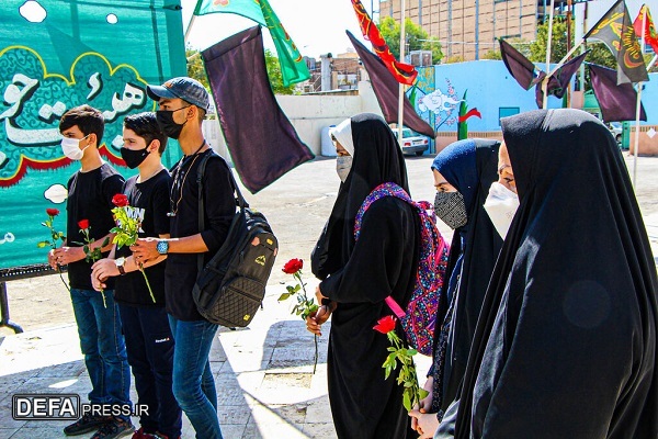 اجرای ویژه برنامه‌های «حماسه سازان تاریخ» و «یک آسمان پرستو» در قم+ تصاویر