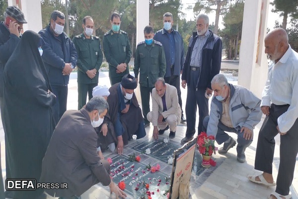 گلباران مزار مطهر شهید تازه شناسایی شده  «صفرعلی فیض بیگدلی»