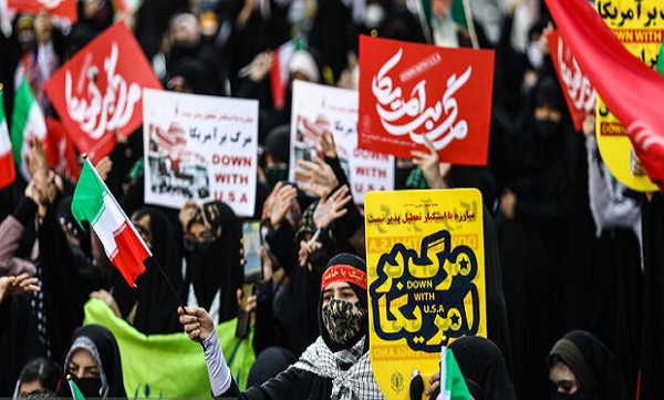 طنین مرگ بر آمریکا در ۱۳ آبان نشان از خشم انقلابی ملت ایران است