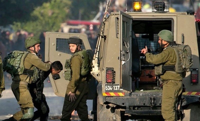 یورش نظامیان صهیونیست به کرانه باختری و بازداشت ۱۰ فلسطینی