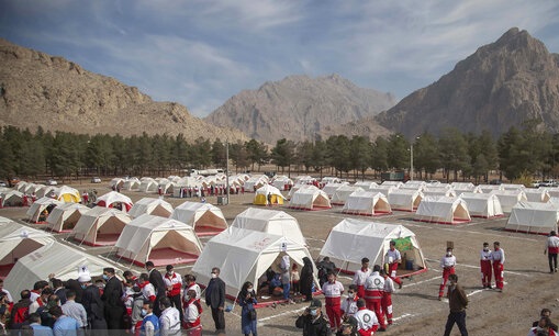 برپایی ۲۲۲ چادر برای اسکان اضطراری زلزله‌زدگان در روستاهای هرمزگان