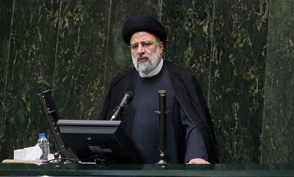 فروش نفت در شرایط مساعدی قرار دارد/امروز بیش از هر زمان دیگری به حل مشکلات امیدوارم/بارقه‌هایی از گشایش وجود دارد