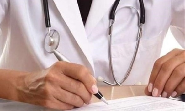 وزارت بهداشت از اجرای قانون پزشکان تعهدی سر باز می‌زند/ کمیسیون اصل ۹۰ مسوولین وزارت بهداشت را احضار خواهد کرد