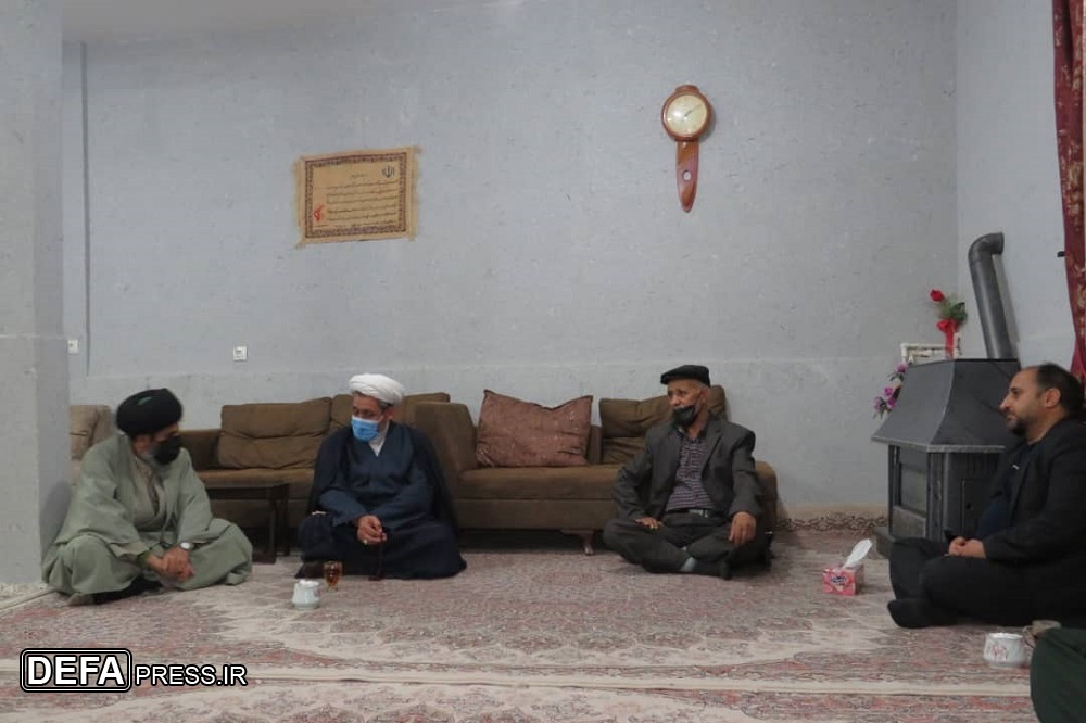 دیدار مسئول دفتر نمایندگی ولی فقیه در سپاه امام رضا (ع) با خانواده شهید «رمضانی»+ تصاویر
