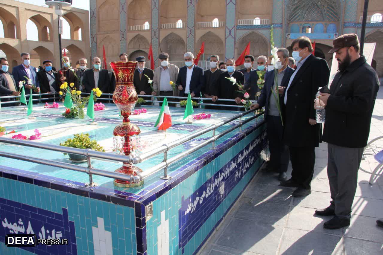 برگزاری آئین غبارروبی و عطر افشانی مزار شهدای گمنام «امیرچقماق» یزد + تصاویر