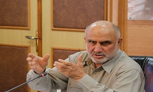 مسئولان با ادامه راه شهیدان به مردم خدمت جهادی کنند