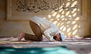 نماز دربرگیرنده تمام فضائل انسانی و زداینده تمام رذایل است