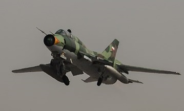 بمباران اهداف ثابت و متحرک زمینی توسط جنگنده‌های «سوخو ۲۲»